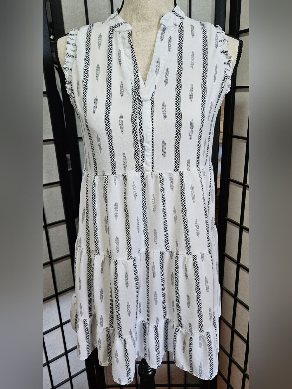 Women's Blue Rain Size Medium Black & White Sleeveless Tiered Mini Dress